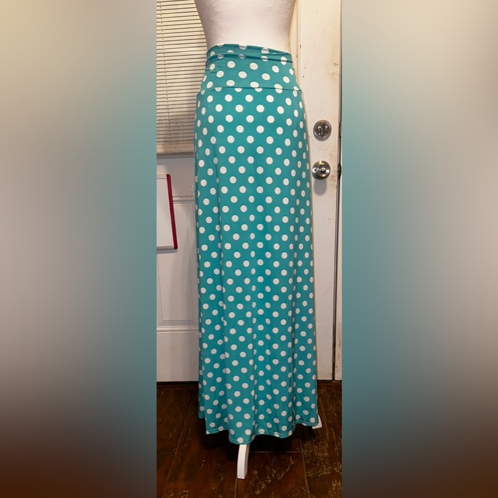 #1171 Very Pretty Skirt XL but runs big 43 inches long